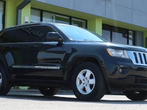 Used 2012 Jeep Grand Cherokee Laredo w/ Laredo E Group AWD/4WD image 5