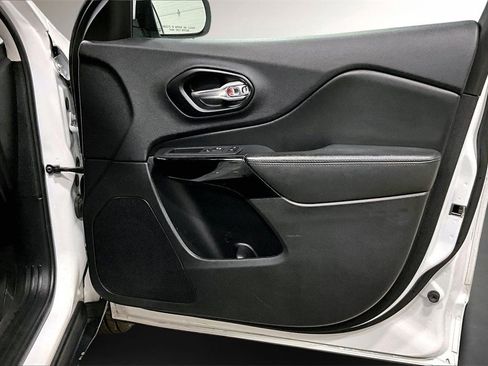 Used 2021 Jeep Cherokee Latitude Plus image 29