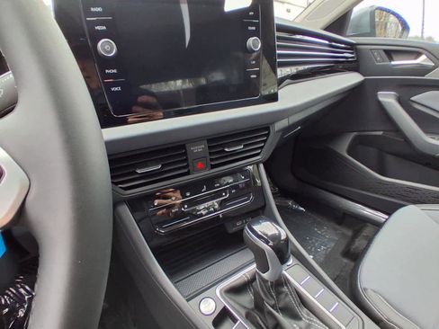 New 2026 Volkswagen Jetta SE FWD image 20