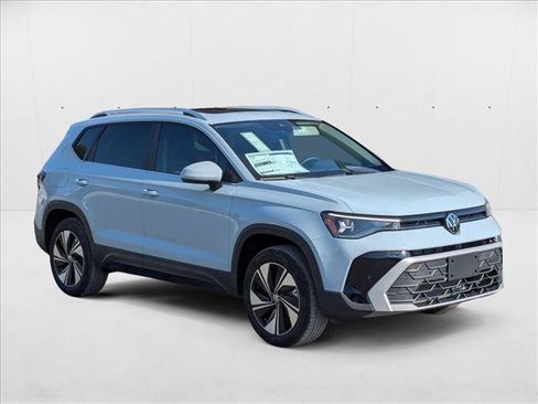 New 2025 Volkswagen Taos SE image 7