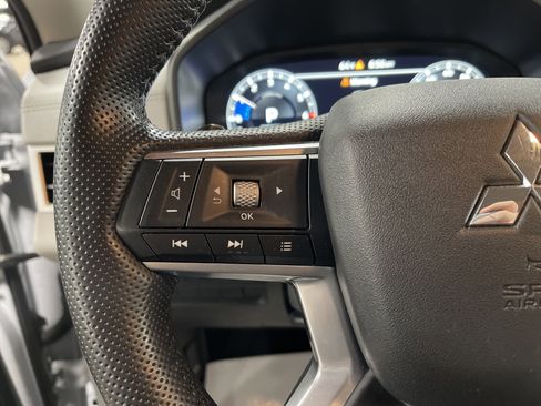 Used 2024 Mitsubishi Outlander SEL image 19