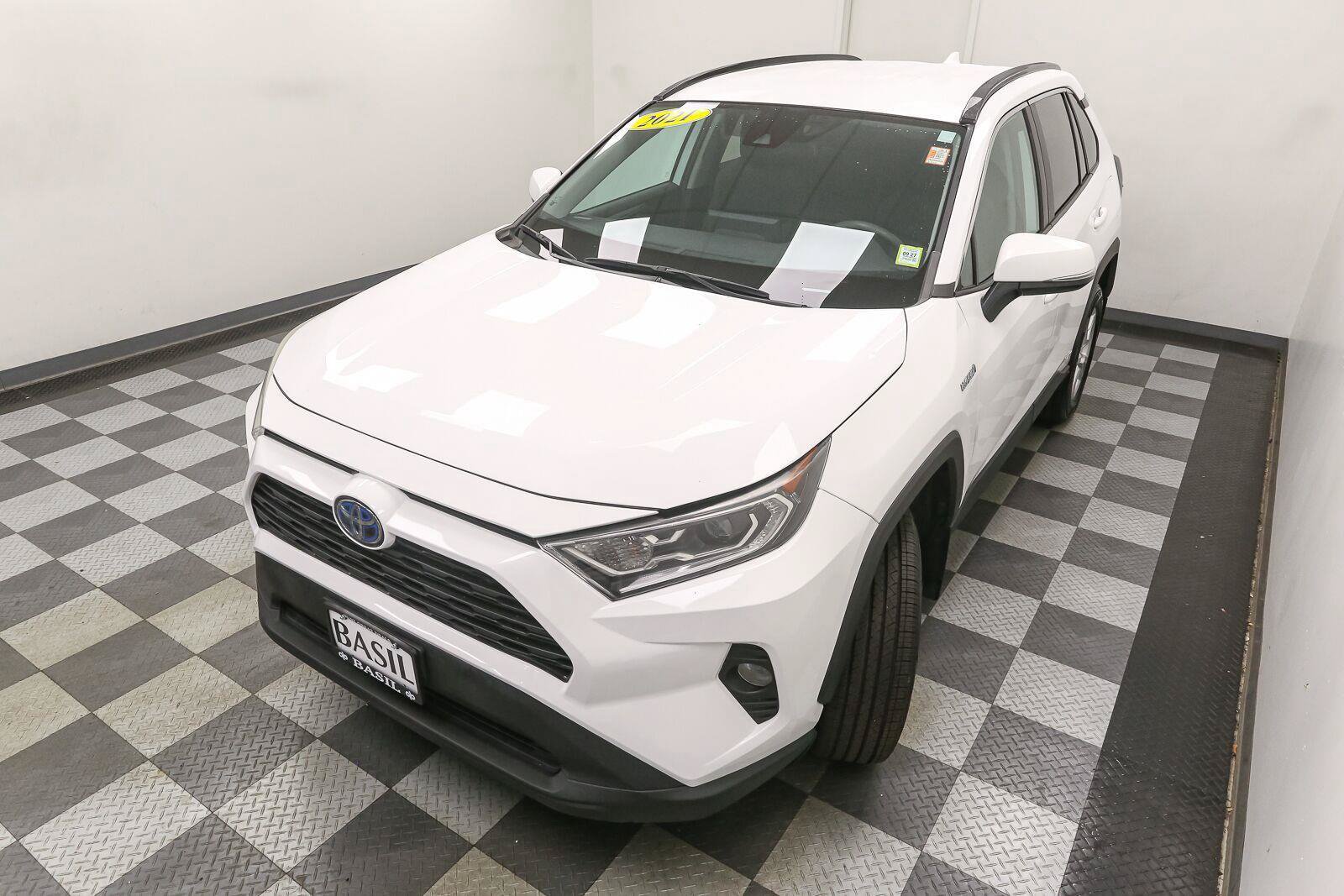 Used 2021 Toyota RAV4 XLE AWD/4WD image 6