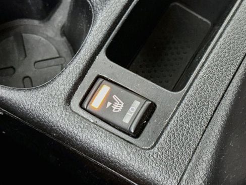 Used 2022 Nissan Rogue Sport SV AWD/4WD image 19