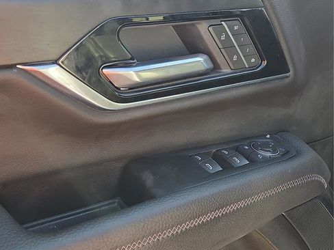 Used 2025 GMC Yukon Denali image 24