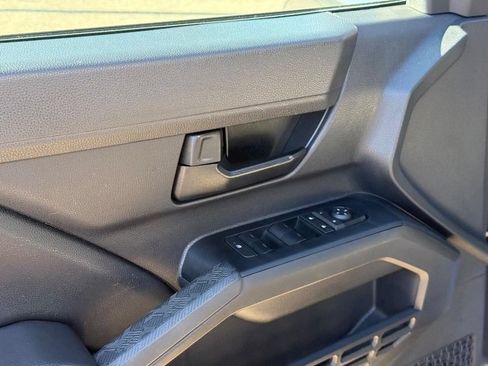 Used 2025 Toyota Tacoma SR5 AWD/4WD image 18