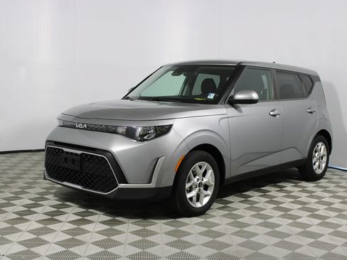 Used 2023 Kia Soul LX w/ LX Technology Package FWD image 5