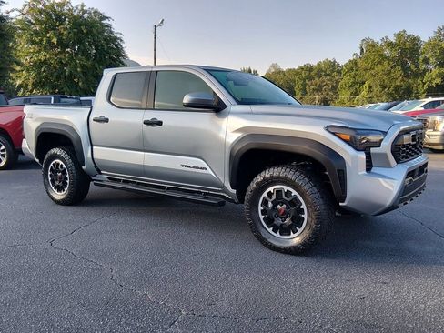 Used 2026 Toyota Tacoma TRD Off-Road AWD/4WD image 2
