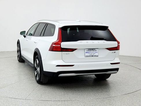 Certified 2025 Volvo V60 B5 Cross Country Plus image 6