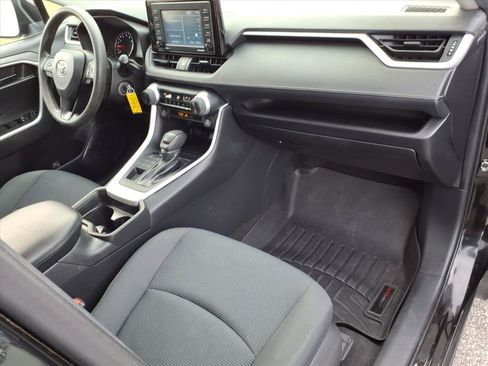 Used 2021 Toyota RAV4 LE AWD/4WD image 19
