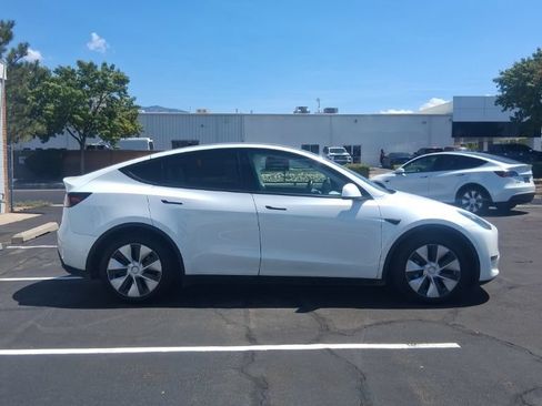 Used 2023 Tesla Model Y Long Range AWD/4WD image 10