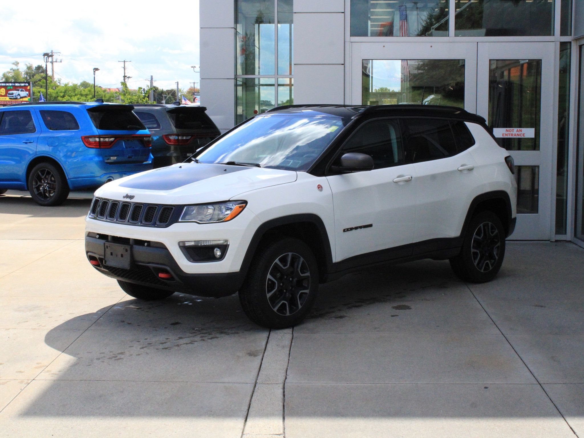 Used 2018 Jeep Compass Trailhawk w/ Cold Weather Group AWD/4WD image 3