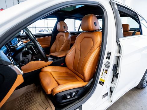 Used 2018 BMW 540i xDrive image 39