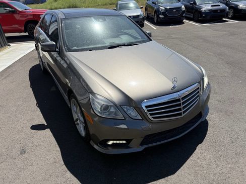 Used 2011 Mercedes-Benz E 550 4MATIC Sedan w/ Premium 2 Pkg image 4