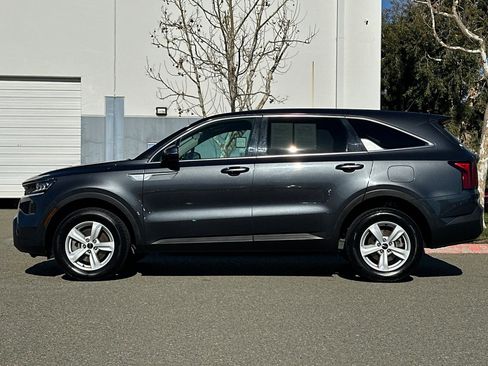 Used 2022 Kia Sorento LX image 7