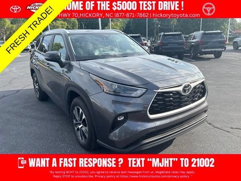 Used 2024 Toyota Highlander XLE FWD image 1