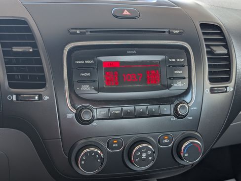 Used 2017 Kia Forte LX image 16