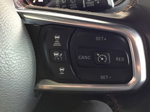 Used 2021 Jeep Wrangler Unlimited Sahara image 27