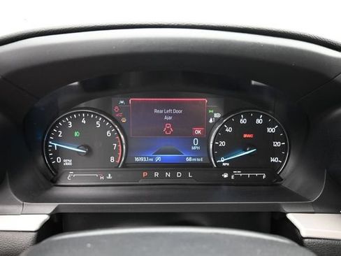 Used 2024 Ford Explorer XLT w/ Equipment Group 202A AWD/4WD image 7