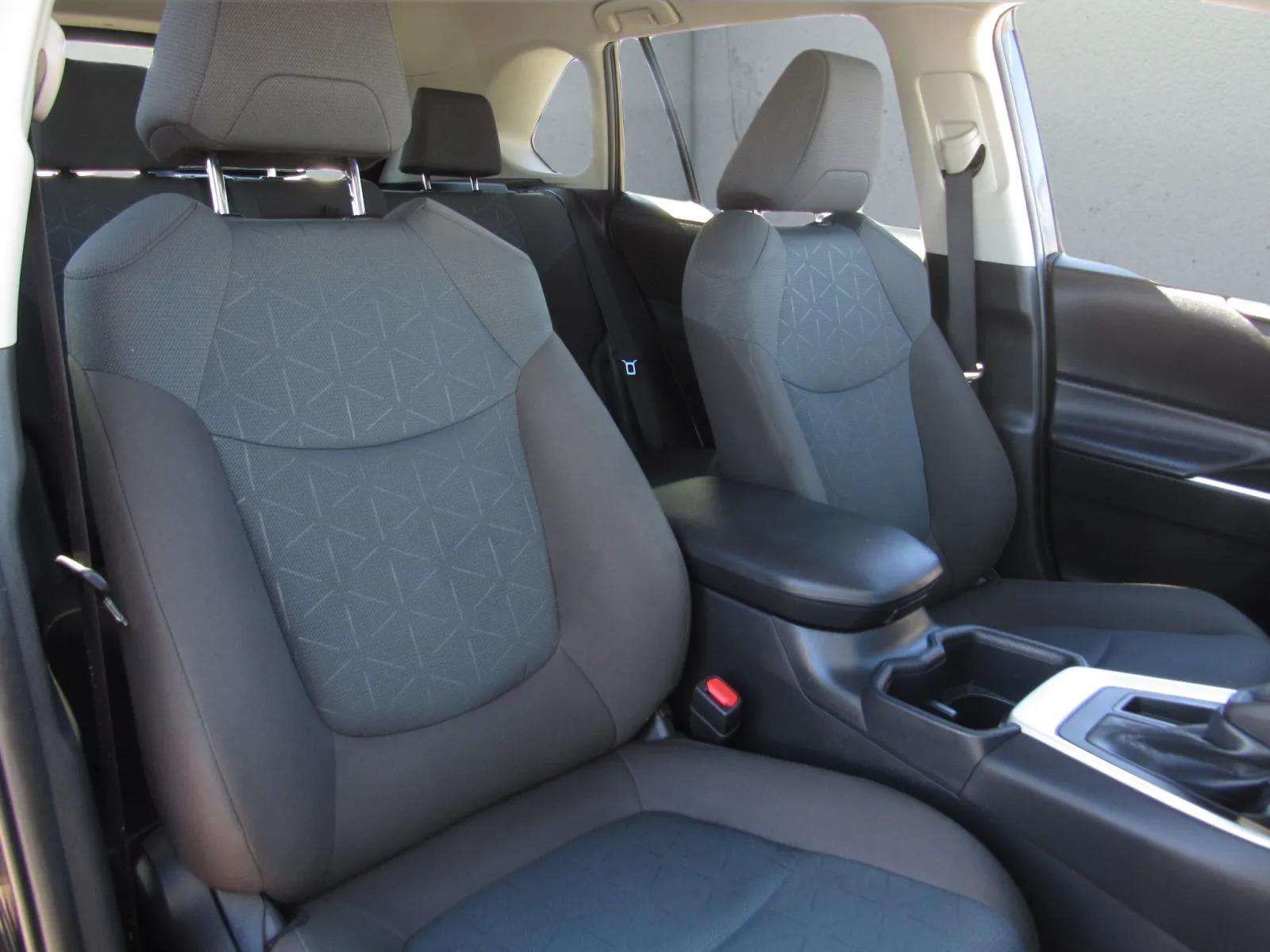 Used 2025 Toyota RAV4 XLE FWD image 10