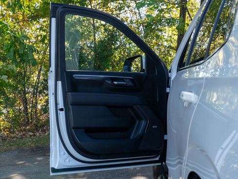 Used 2025 Chevrolet Tahoe RST w/ Comfort Package image 16