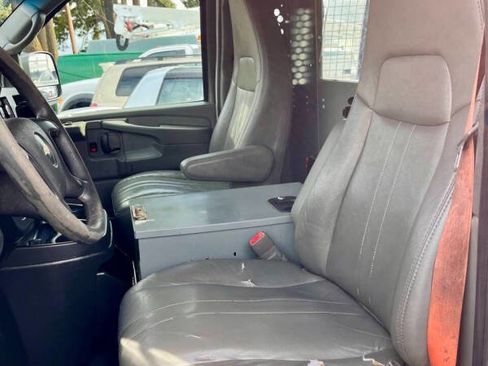 Used 2013 Chevrolet Express 2500 RWD image 12