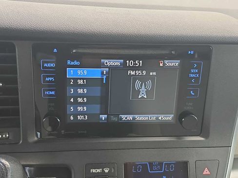 Used 2017 Toyota Sienna LE FWD image 13