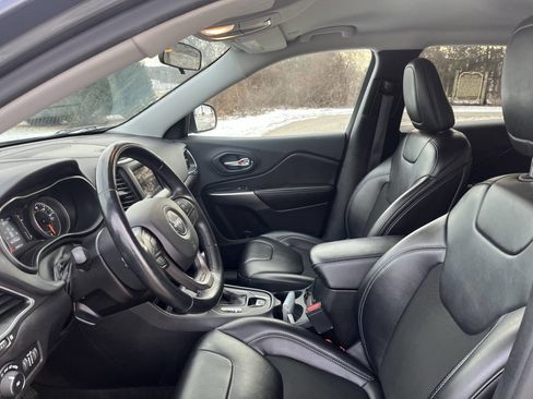 Used 2019 Jeep Cherokee Latitude Plus w/ Cold Weather Group image 12