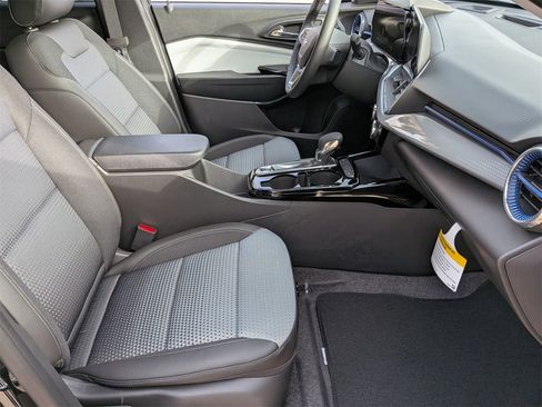 New 2026 Chevrolet Trax LT w/ Driver Confidence Package image 24