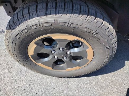 Used 2014 Jeep Wrangler Unlimited Sahara image 9