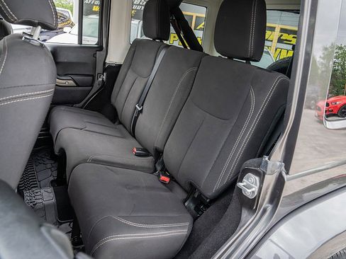 Used 2018 Jeep Wrangler Unlimited Sport AWD/4WD image 17