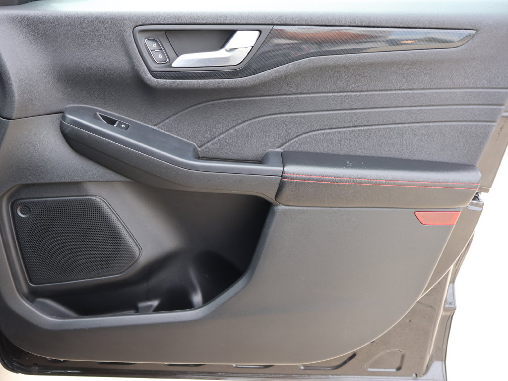 Certified 2025 Ford Escape ST-Line AWD/4WD image 8
