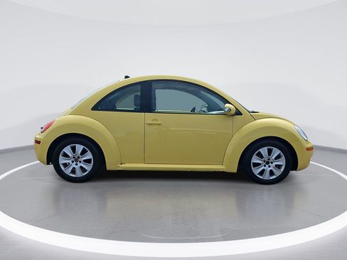 Used 2010 Volkswagen Beetle Coupe FWD image 2
