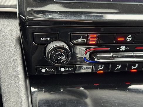 Used 2023 Jeep Grand Cherokee Laredo image 15