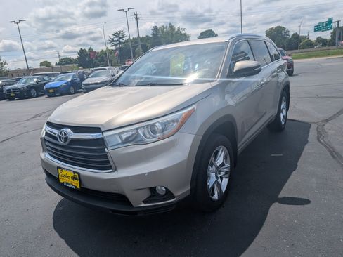 Used 2016 Toyota Highlander XLE AWD/4WD image 4