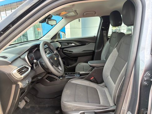 Used 2021 Chevrolet TrailBlazer LS FWD image 9