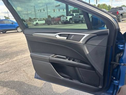 Used 2017 Ford Fusion SE w/ Equipment Group 201A FWD image 13