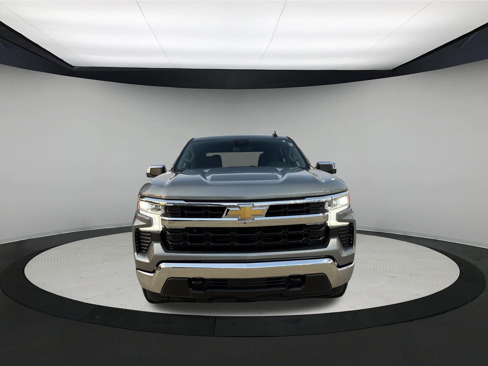Used 2024 Chevrolet Silverado 1500 LT AWD/4WD image 2