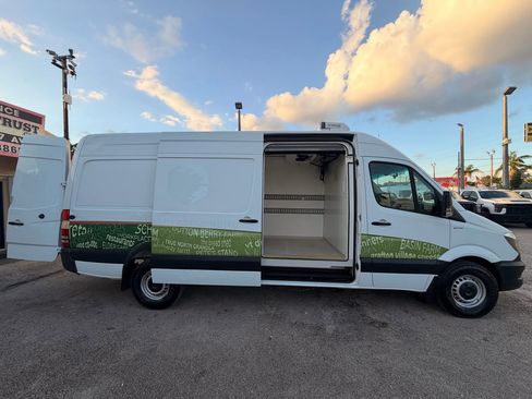 Used 2018 Mercedes-Benz Sprinter 2500 image 7