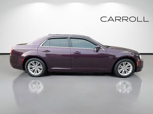 Used 2021 Chrysler 300 Touring L image 2