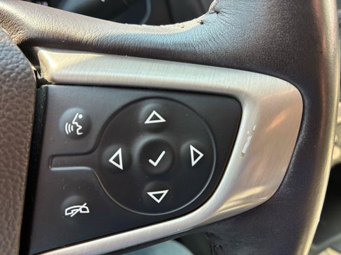 Used 2017 GMC Acadia Denali w/ Technology Package FWD image 18