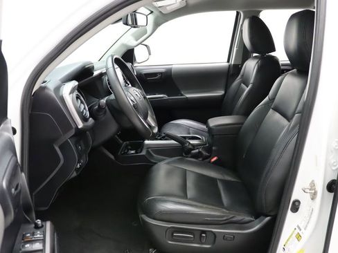 Certified 2020 Toyota Tacoma SR5 image 14