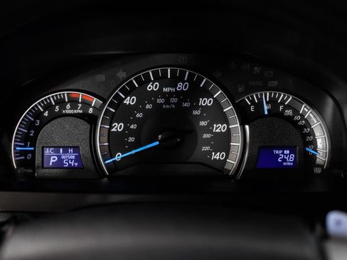 Used 2014 Toyota Camry SE w/ Leather Package image 16