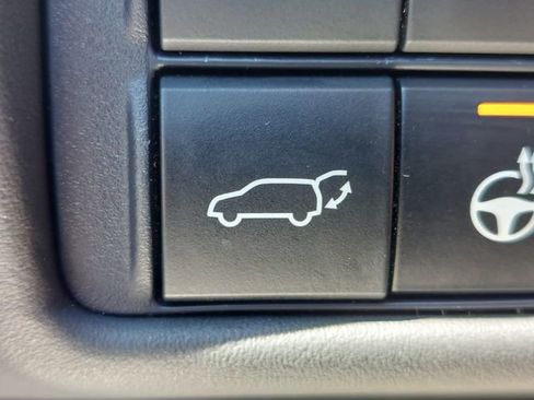 Used 2025 Toyota Highlander Limited image 47