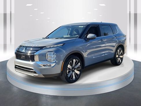 New 2026 Mitsubishi Outlander SE image 3