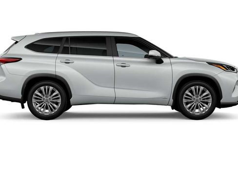 New 2026 Toyota Highlander Platinum image 12