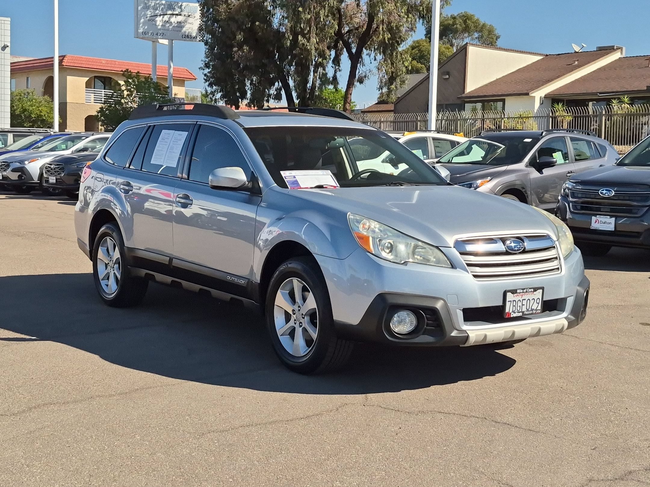 Used 2013 Subaru Outback 2.5i Limited w/ Moonroof Pkg AWD/4WD image 2