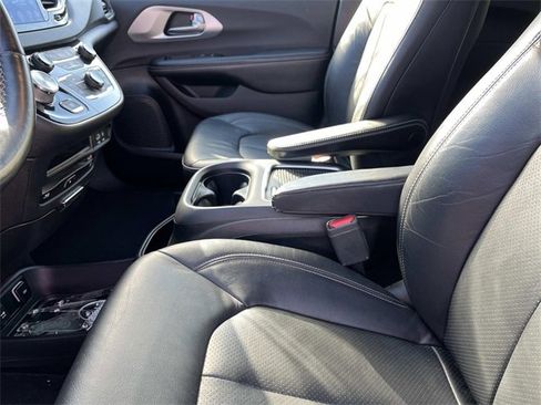 Certified 2019 Chrysler Pacifica Touring-L Plus w/ Advanced Safetytec Group image 29
