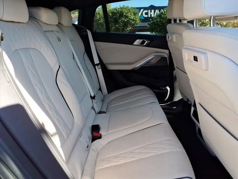 Used 2023 BMW X6 xDrive40i w/ M Sport Package image 11