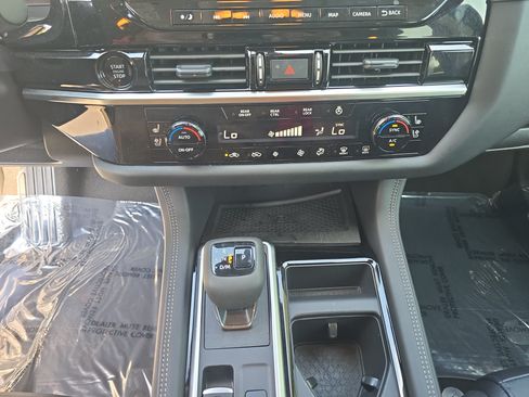 Used 2025 Nissan Pathfinder Platinum AWD/4WD image 26
