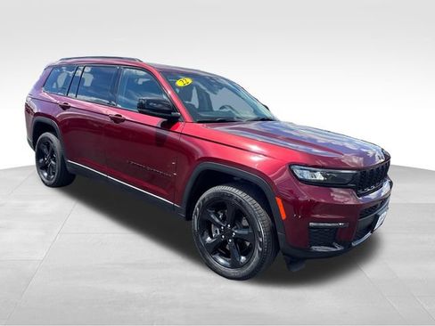Used 2022 Jeep Grand Cherokee L Limited w/ Black Appearance Package AWD/4WD image 9